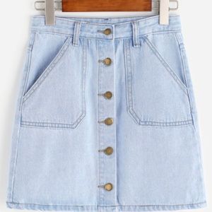 Denim skirt with pockets